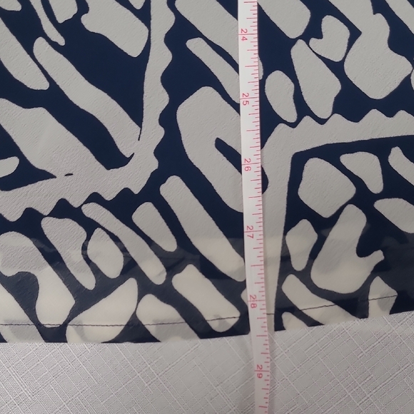 Evan Picone Navy and White Patterned Blouse - Picture 7 of 9